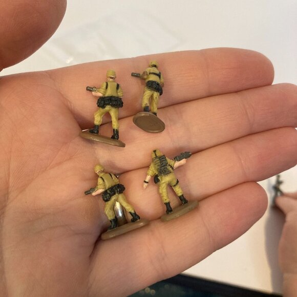 Vintage Micro Machines Military Soldiers Lot of 11 Army Mini Men Galoob Toys - Picture 6 of 7